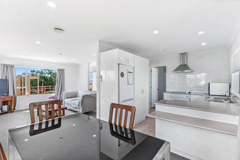 Photo of property in 35e Edmonton Road, Henderson, Auckland, 0612