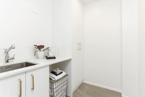 Photo of property in 2/15d Verran Road, Birkenhead, Auckland, 0626