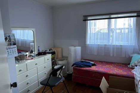 Photo of property in 15 Robert Burke Place, Henderson, Auckland, 0612