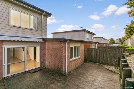 Photo of property in 16 Brashier Circle, Sunnyvale, Auckland, 0612