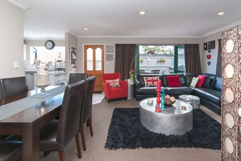 Photo of property in 2/70 Drake Street, Howick, Auckland, 2014