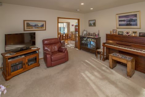 Photo of property in 4 Chesterfield Mews, Russley, Christchurch, 8042