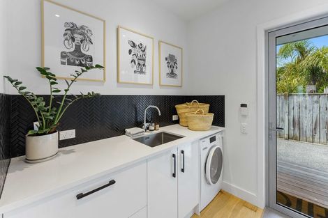 Photo of property in 31 Rauparaha Street, Waikanae Beach, Waikanae, 5036