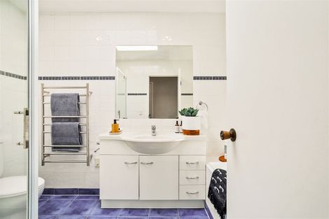 Photo of property in 63 Becroft Drive, Forrest Hill, Auckland, 0620