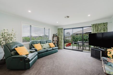 Photo of property in 14 Te Tiireke Drive, Glenview, Hamilton, 3206