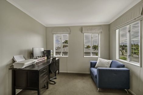 Photo of property in 135 Waltham Road, Sydenham, Christchurch, 8023