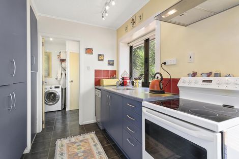 Photo of property in 73 Stottholm Road, Titirangi, Auckland, 0604