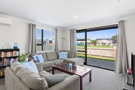 Photo of property in 11 Discovery Place, Marfell, New Plymouth, 4310