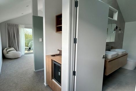 Photo of property in 18 Macbeth Court, Milford, Auckland, 0620