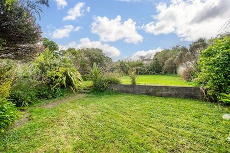 Photo of property in 6 Onehuka Road, Tirohanga, Lower Hutt, 5010