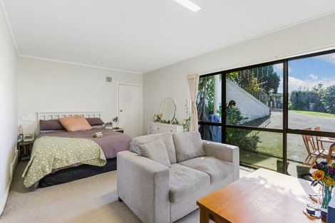 Photo of property in 33 Chatsworth Crescent, Pakuranga Heights, Auckland, 2010
