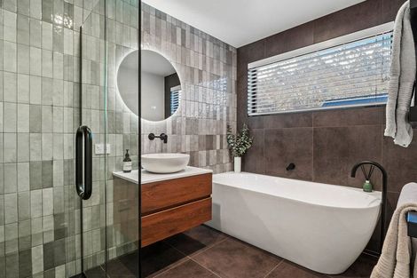 Photo of property in 37 Barn Road, Jacks Point, 9371