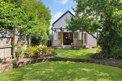 Photo of property in 10 Weston Road, St Albans, Christchurch, 8052