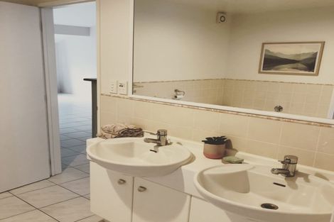 Photo of property in 2/1b Birkenhead Avenue, Birkenhead, Auckland, 0626