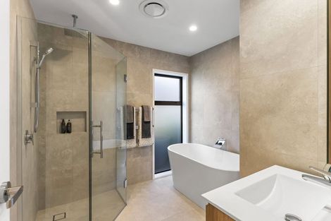 Photo of property in 2/9 Folkestone Street, Murrays Bay, Auckland, 0630