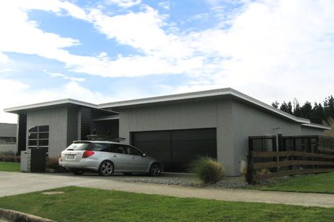 Photo of property in 40 Cashmere Drive, Fitzherbert, Palmerston North, 4410