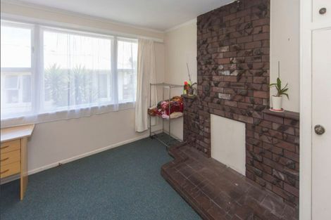 Photo of property in 24 Coniston Avenue, Te Atatu South, Auckland, 0610