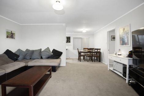 Photo of property in 2/72 Hyperion Drive, Randwick Park, Auckland, 2105