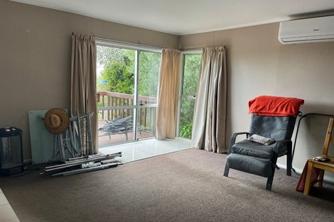 Photo of property in 2/23 Santiago Crescent, Unsworth Heights, Auckland, 0632