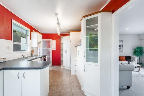 Photo of property in 33 Tiroroa Avenue, Te Atatu South, Auckland, 0610