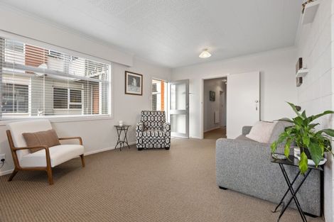 Photo of property in 14 South Road, Moturoa, New Plymouth, 4310