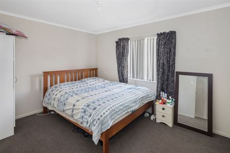 Photo of property in 10a Ted Gilberd Place, Newlands, Wellington, 6037