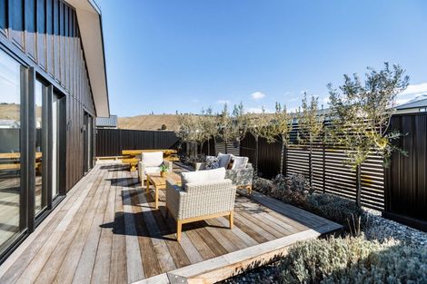 Photo of property in 38 Stratford Drive, Mount Pisa, Cromwell, 9383