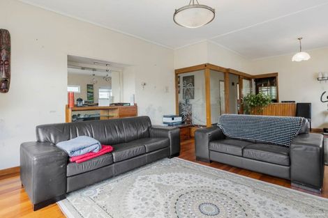 Photo of property in 120 Hutchinson Avenue, New Lynn, Auckland, 0600