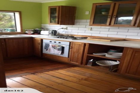 Photo of property in 21 Rauhuia Crescent, Parau, Auckland, 0604