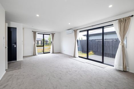 Photo of property in 33 Miromiro Street, Broomfield, Christchurch, 8042