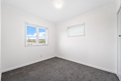 Photo of property in 35 Eastglen Road, Glen Eden, Auckland, 0602