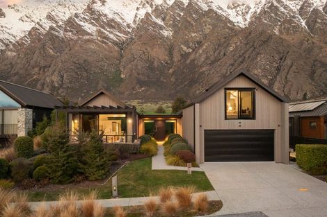Photo of property in 33 Hackett Road, Jacks Point, Queenstown, 9371