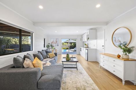 Photo of property in 109 Sandspit Road, Shelly Park, Auckland, 2014