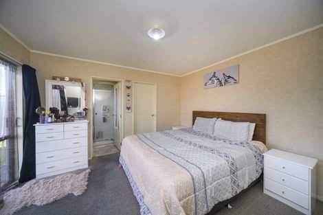 Photo of property in 12 Jordan Way, Kelvin Grove, Palmerston North, 4414