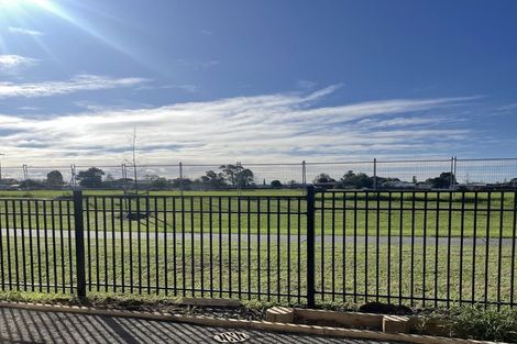 Photo of property in 10/87 Taikata Road, Te Atatu Peninsula, Auckland, 0610