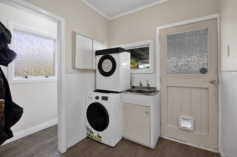 Photo of property in 191 Seaview Road, Westown, New Plymouth, 4310