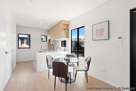 Photo of property in 4/20 Seabrook Avenue, New Lynn, Auckland, 0600