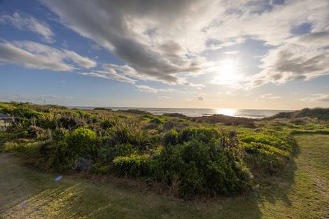 Photo of property in 10 Marine Parade South, Foxton Beach, Foxton, 4815