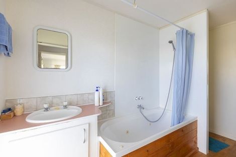 Photo of property in 16 Arohia Place, Snells Beach, 0920