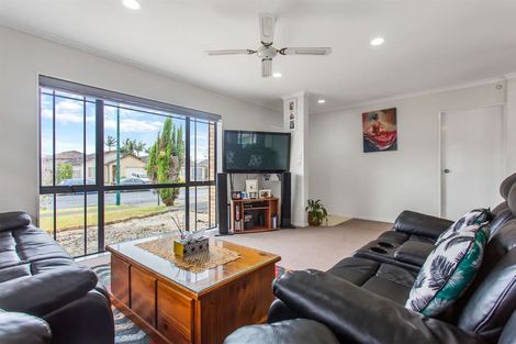 Photo of property in 52 Magic Way, Randwick Park, Auckland, 2105