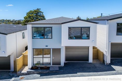Photo of property in 21c Barron Drive, Green Bay, Auckland, 0604