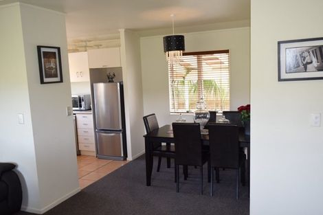 Photo of property in 2/45 Charlotte Street, Stanmore Bay, Whangaparaoa, 0932