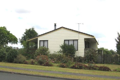 Photo of property in 172 Luckens Road, West Harbour, Auckland, 0618