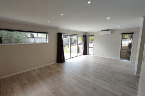 Photo of property in 10 Ridgeview Close, Red Beach, 0932