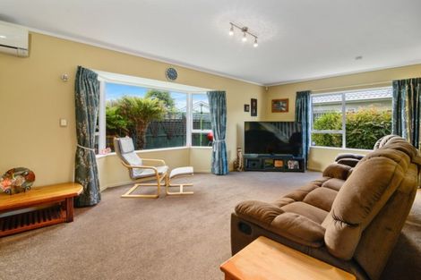 Photo of property in 4a Gemini Place, Kawaha Point, Rotorua, 3010