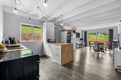 Photo of property in 103 Gregory Road, Waitakere, Henderson, 0782