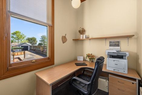 Photo of property in 2 Cobden Crescent, Bluff Hill, Napier, 4110