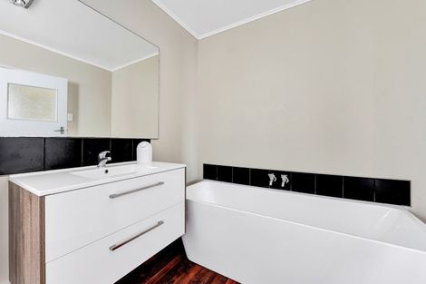 Photo of property in 1 Regan Street, Stratford, 4332