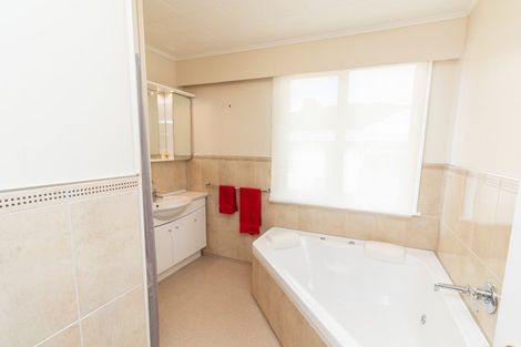 Photo of property in 124 Naenae Road, Naenae, Lower Hutt, 5011