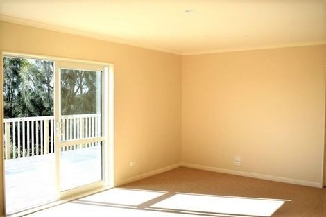 Photo of property in 4a Viridian Lane, Greenhithe, Auckland, 0632